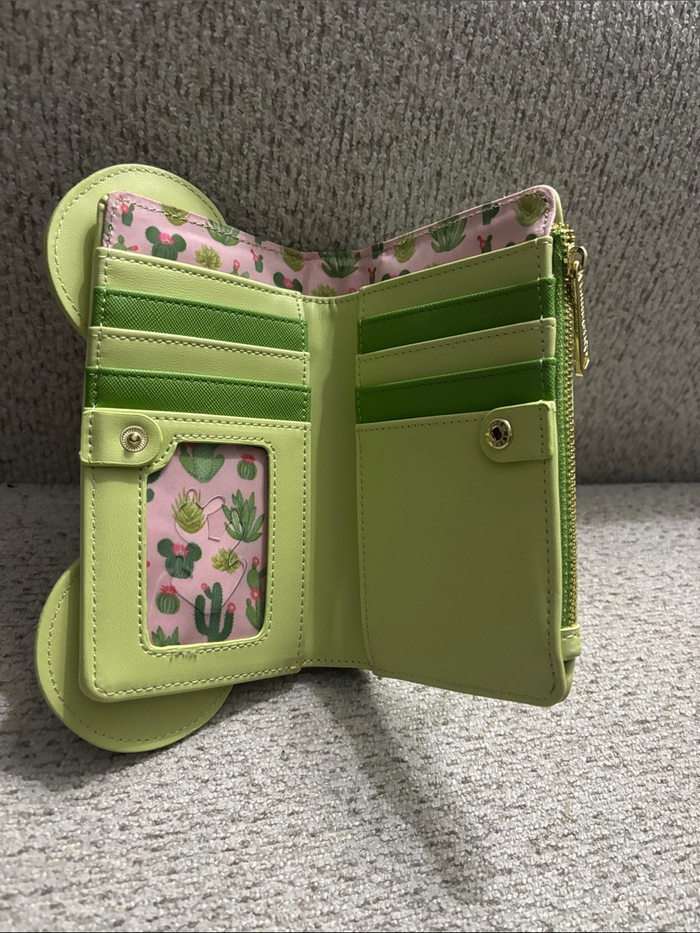 Green Floral Ear Wallet with Pink Bow - Picture 3 of 4